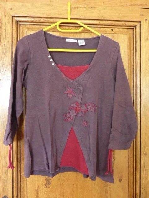 t shirt marron et rouge tres bon etat marque anne Weyburn broderie de fleur manches 3/4